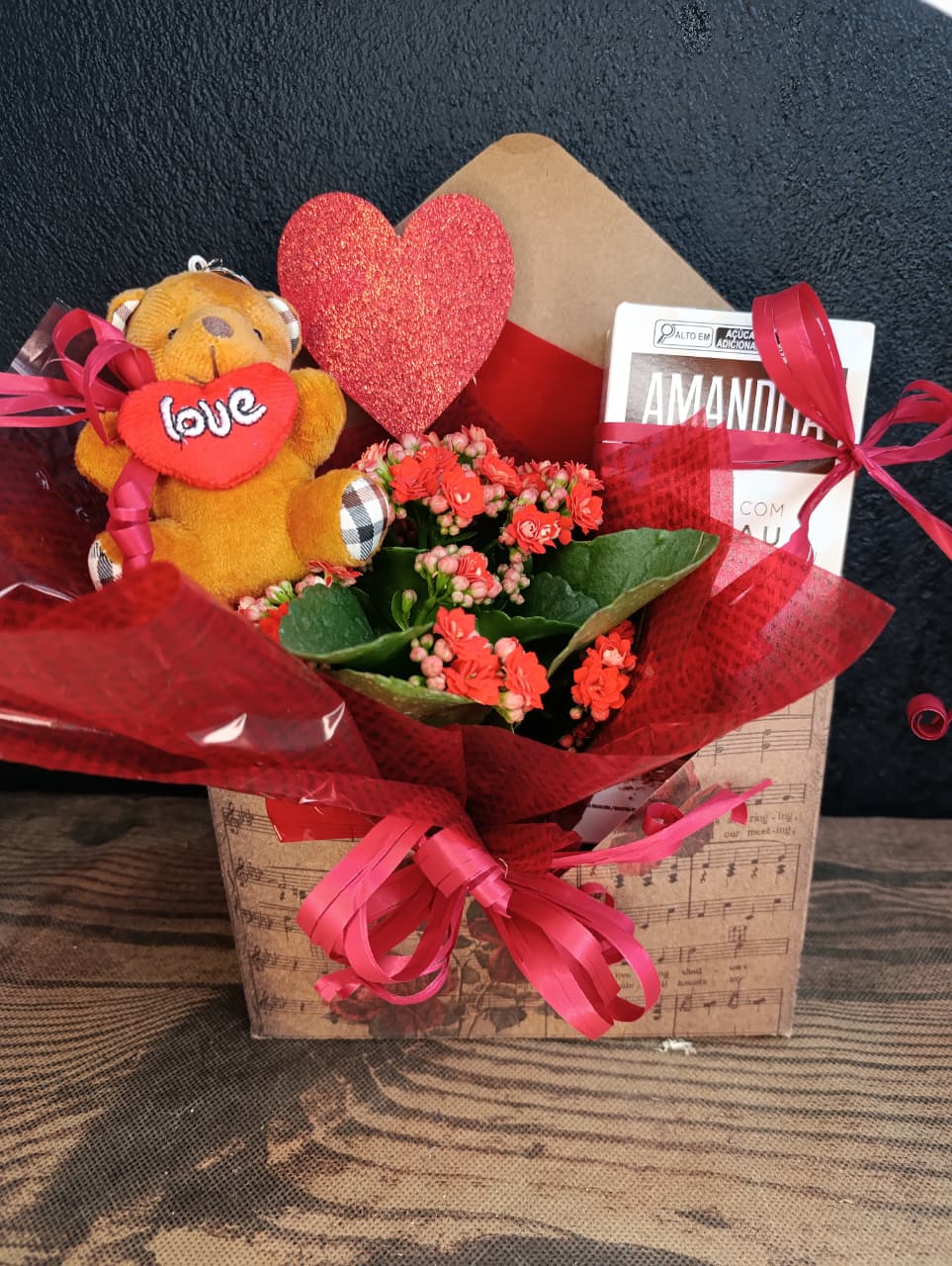 Caixa com kalanchoe, Amandita e coração